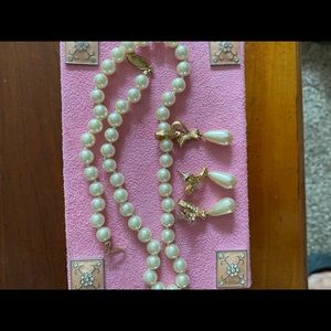 Pearl necklace with matching earrings